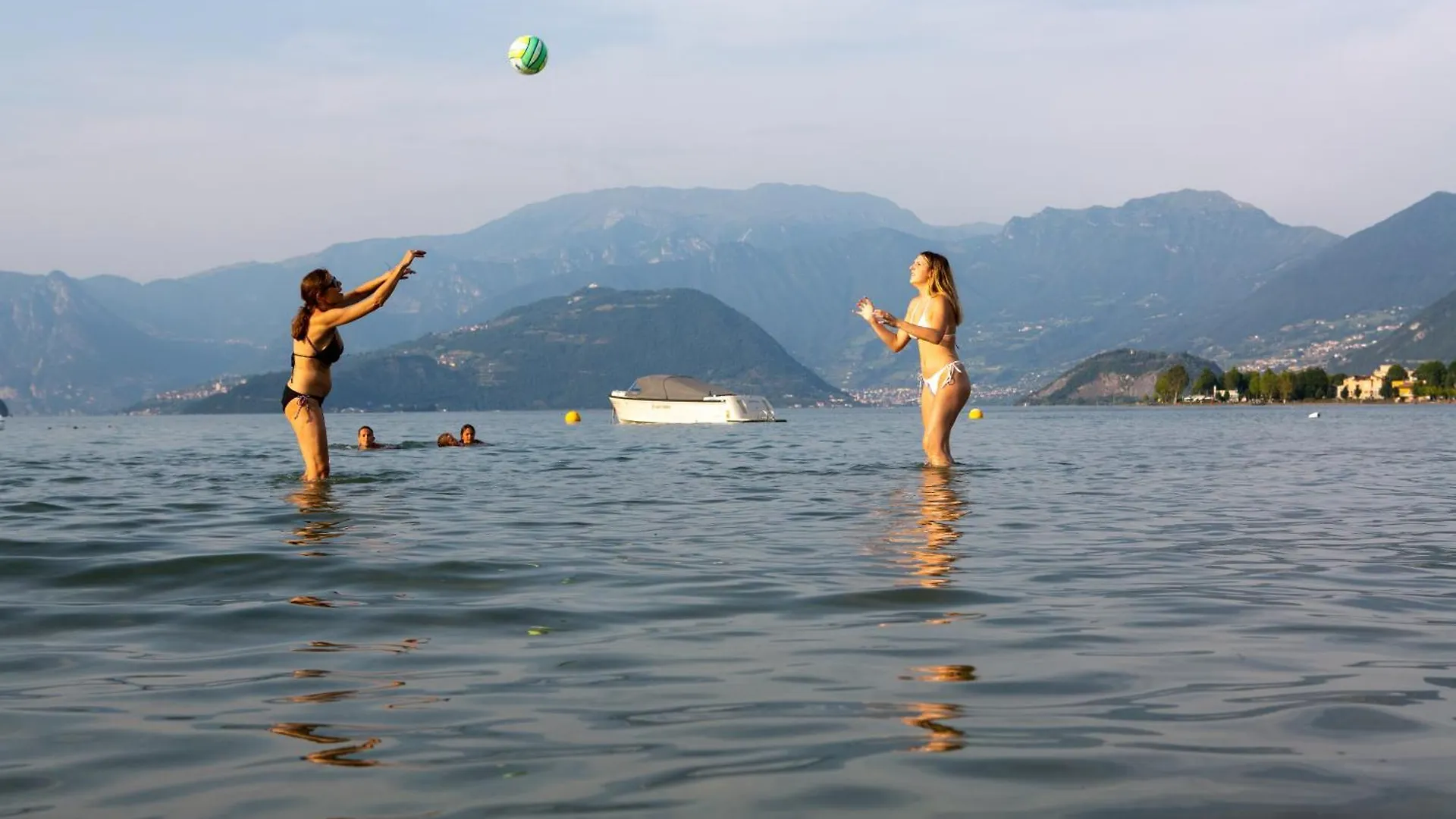 Estivo Premium Deluxe Mobile Homes On Camping Del Sole Village Iseo 0*,  Italië